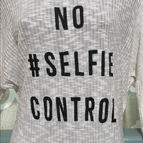 Daytrip Off-white With Black Letters “No Selfie Control” Batwing Sleeve Blouse L - Picture 3 of 15